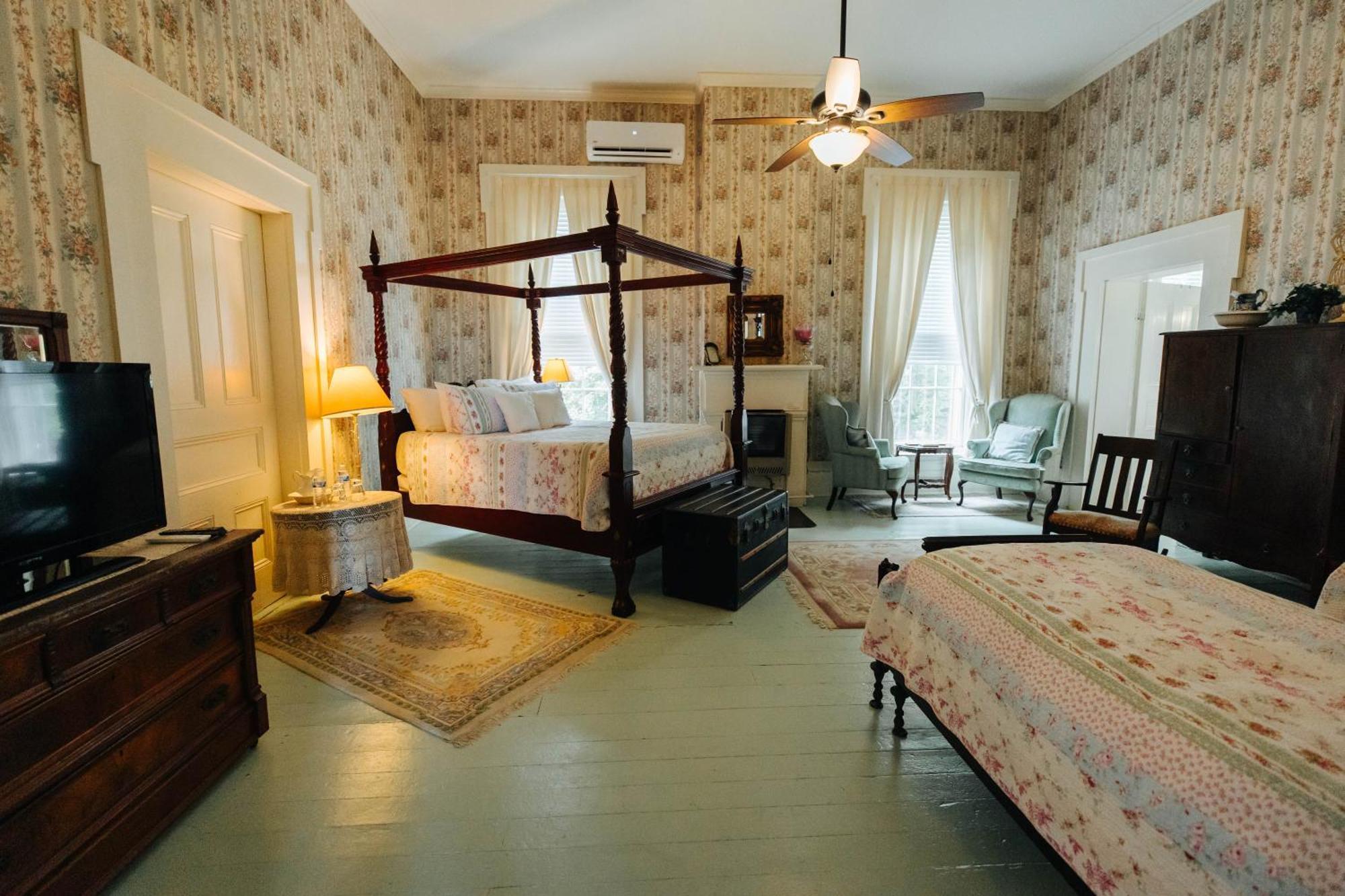 Maple Hill Manor Bed & Breakfast Springfield Bagian luar foto